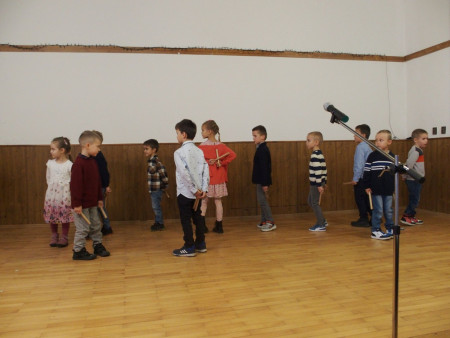 Tanček s klopaním na paličky